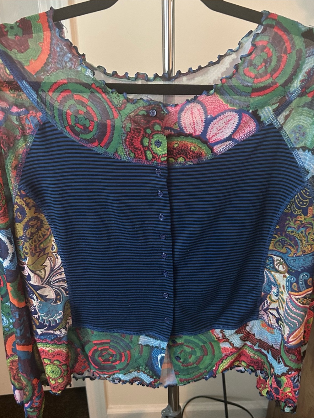 The Pyramid Collection Navy Ribbed Button-Front Mixed Print Top